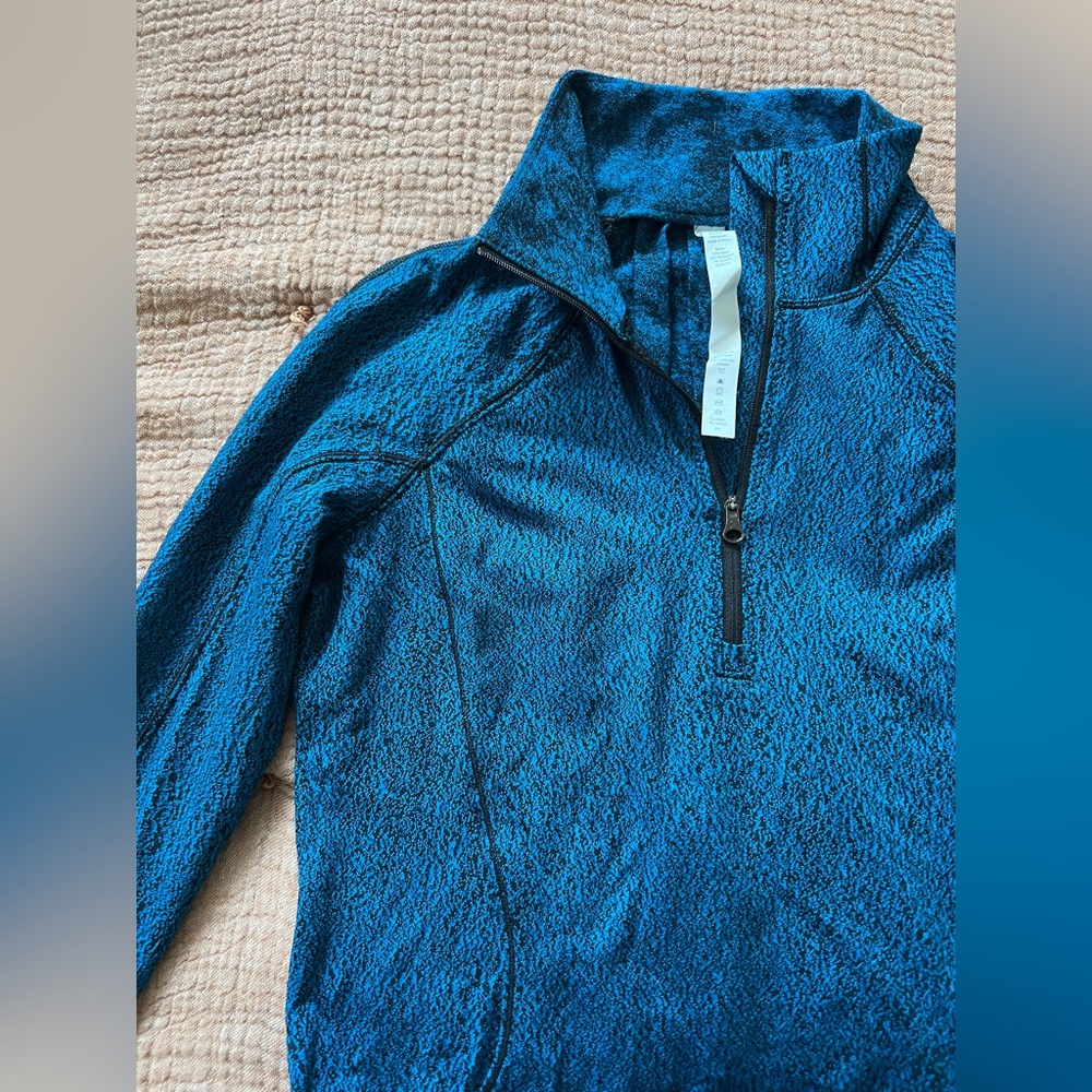 Lulu Lemon long sleeve (size 6)